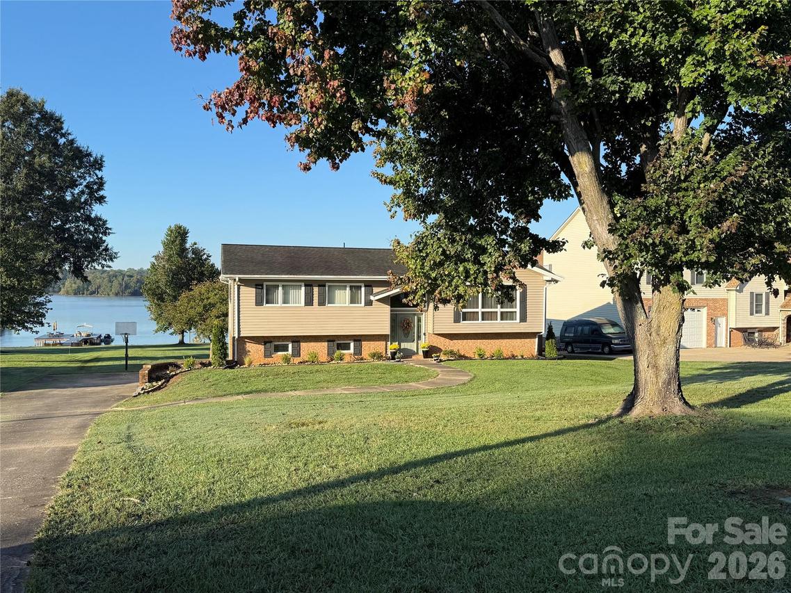 152 North Shore Dr., Cherryville, NC 28021