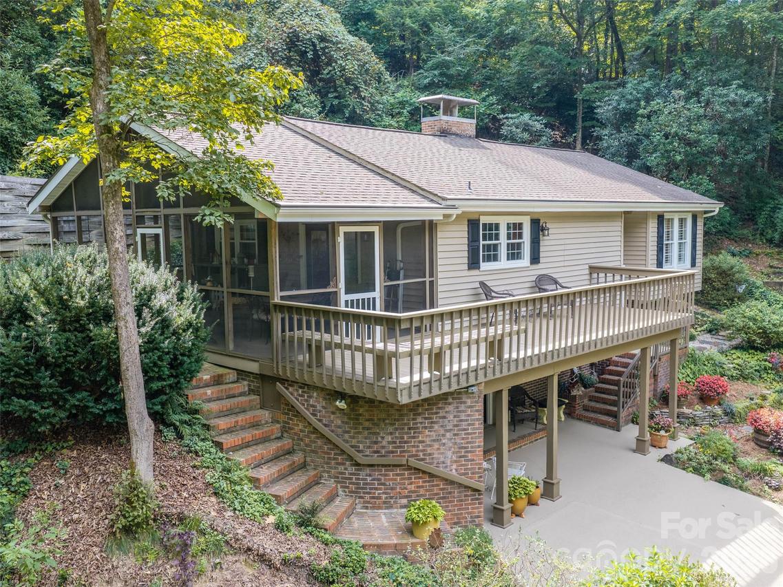 113 Riverside Estate Rd., Brevard, NC 28712
