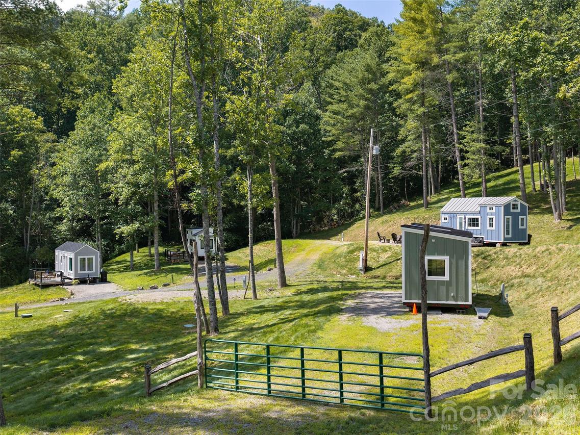 551 Wyatt Town Rd., Burnsville, NC 28714
