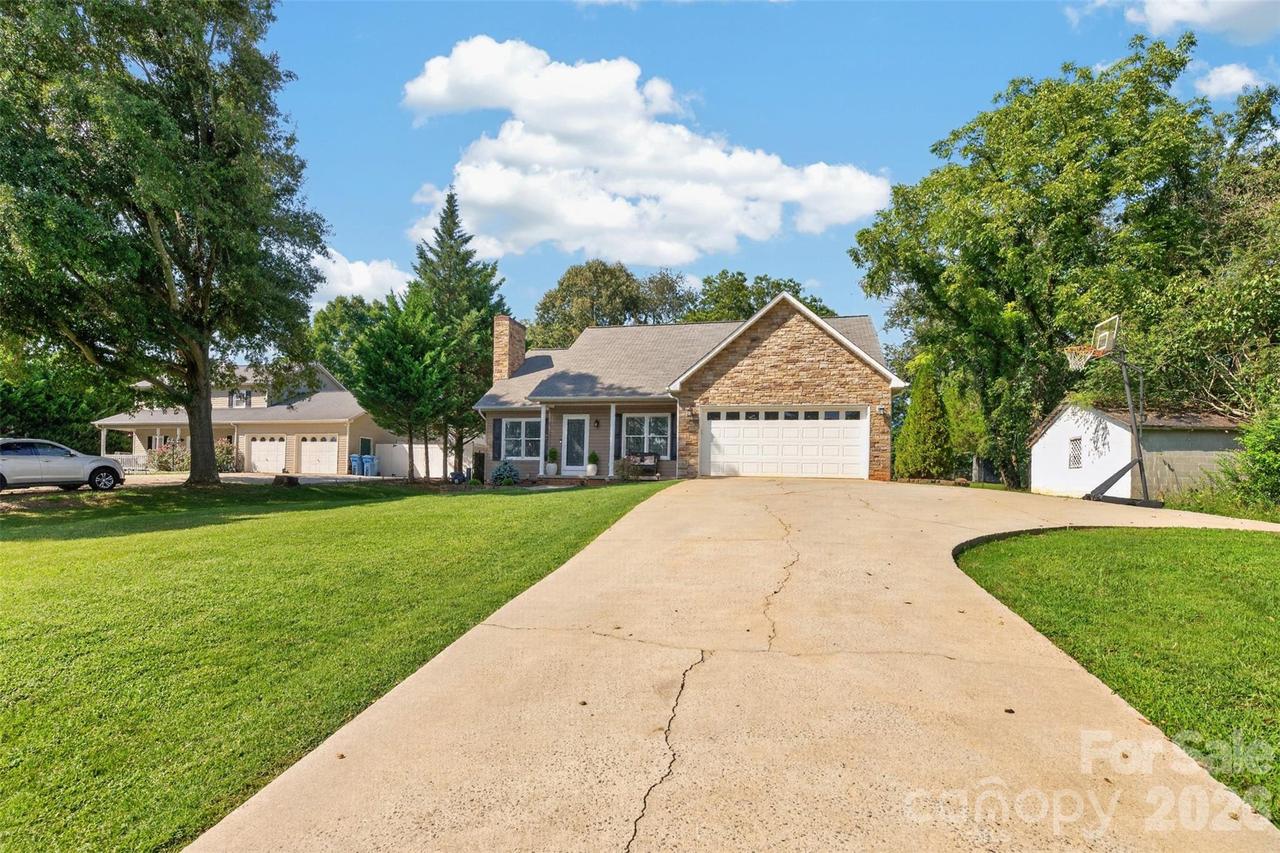 2 Hunters Creek Ln., Granite Falls, NC 28630
