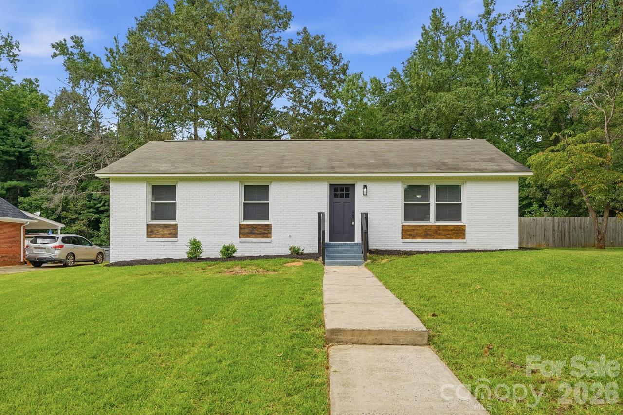 5233 Delivau Dr., Charlotte, NC 28215