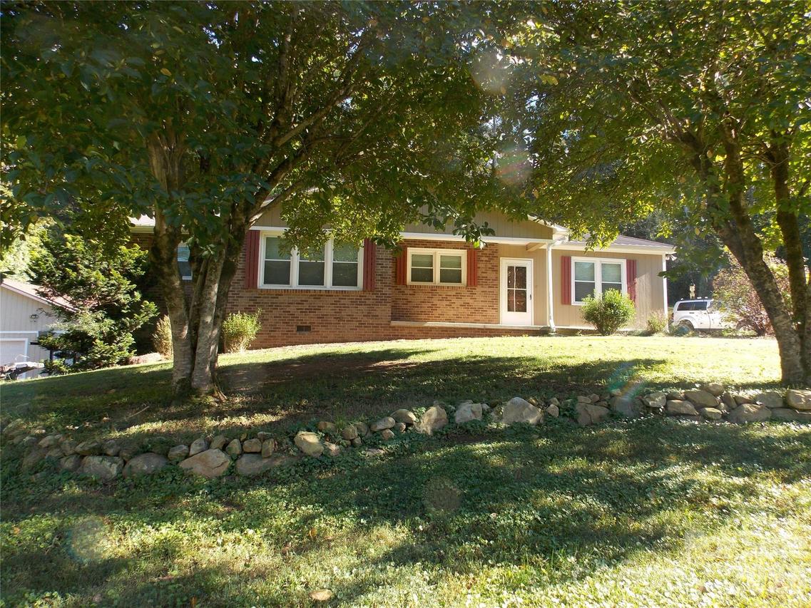 3185 Deerbrook Rd., Lenoir, NC 28645