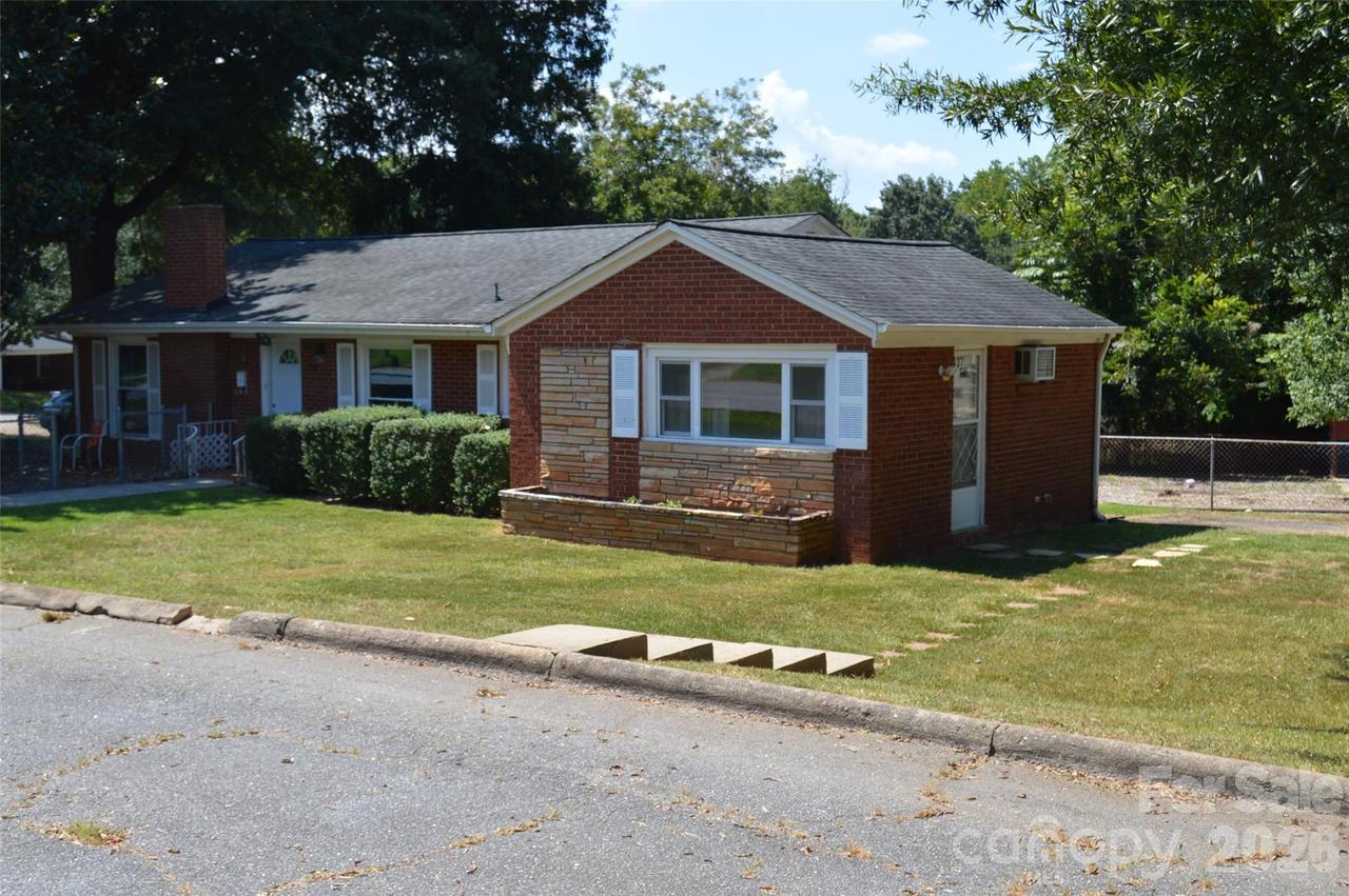 437 Hillcrest Rd., Statesville, NC 28677