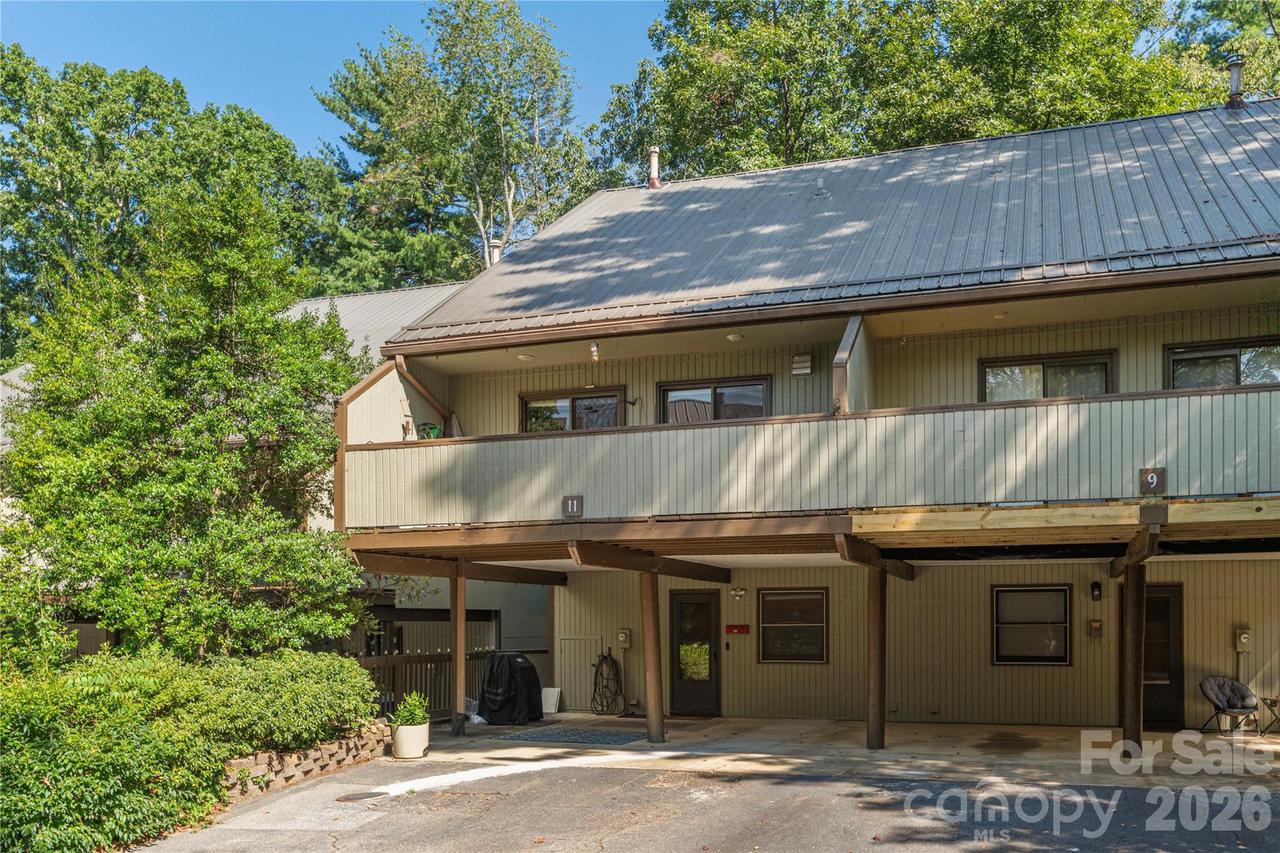 11 Maple Ridge Ln., Asheville, NC 28806