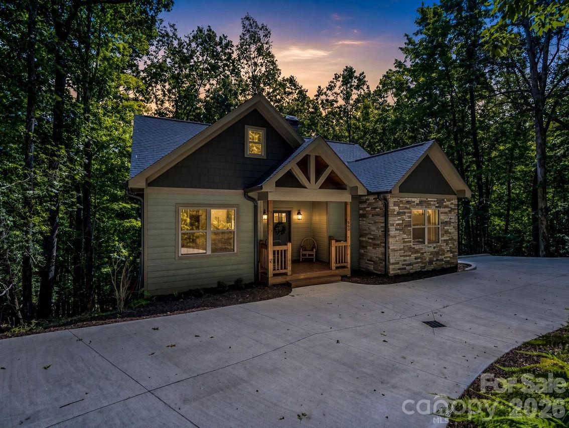 365 Utsonati Ln., Brevard, NC 28712