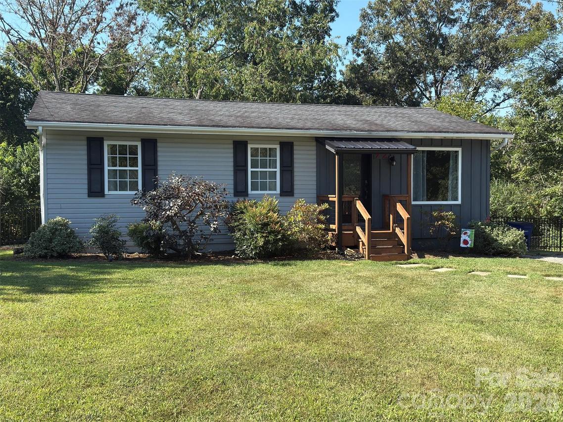 92 Salem Rd., Weaverville, NC 28787