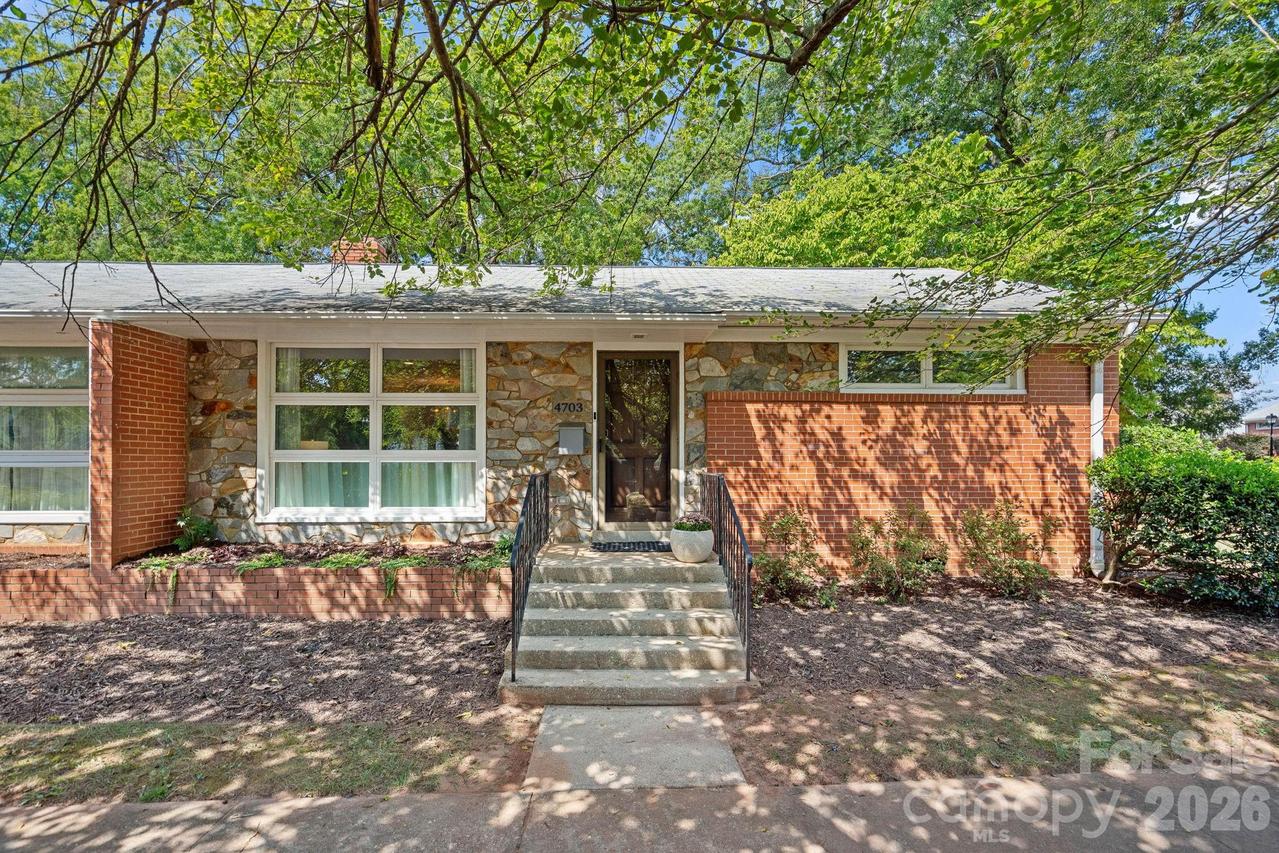 4703 Woodlark Ln., Charlotte, NC 28211