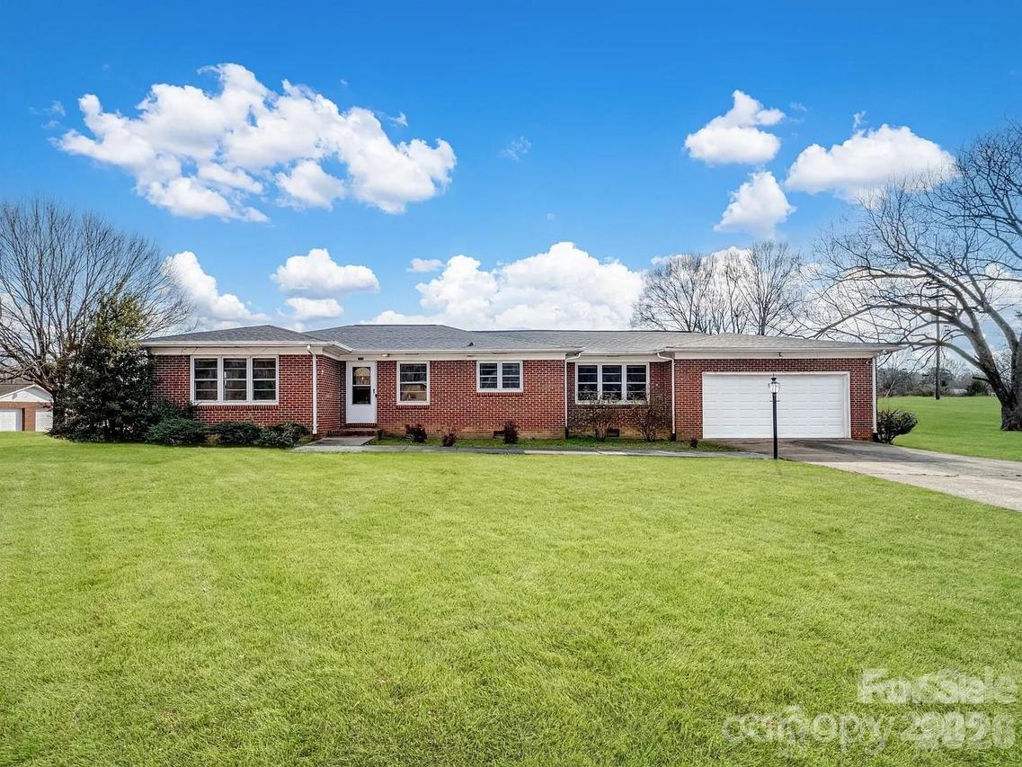 110 2nd Ave., Catawba, NC 28609