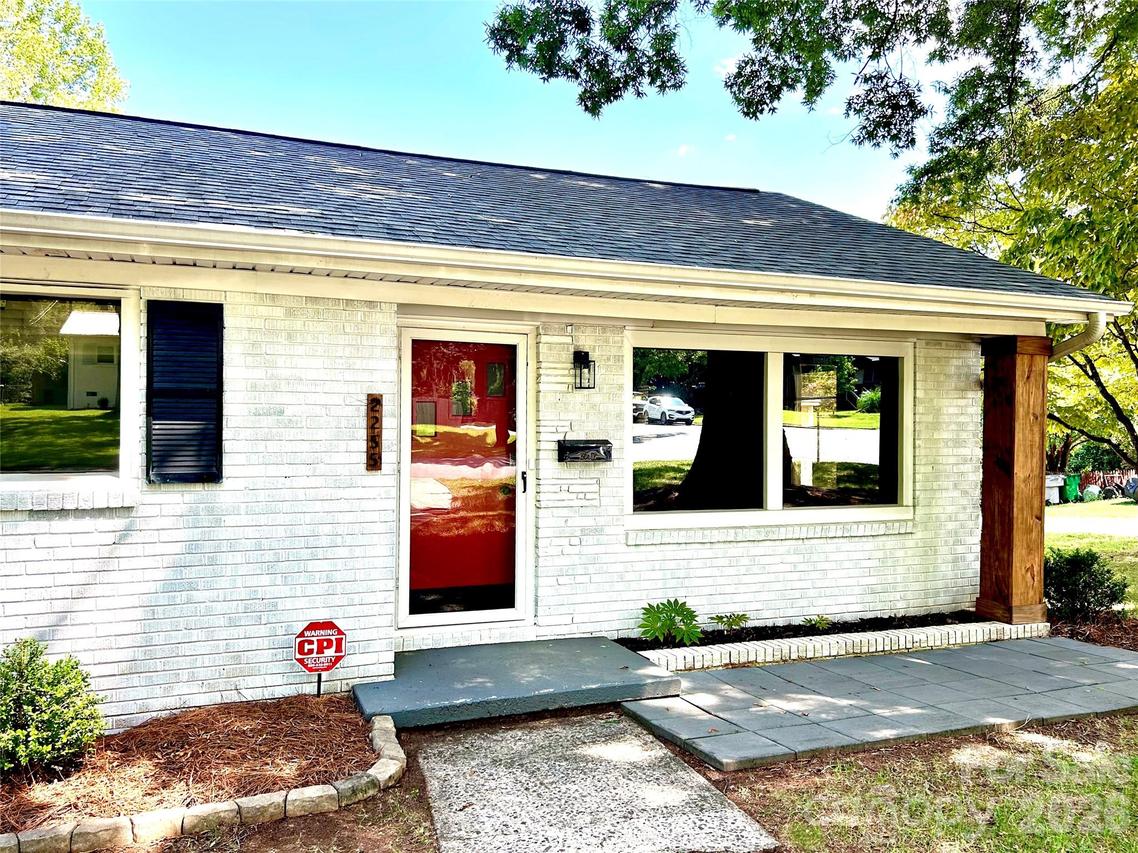 2255 Falmouth Rd., Charlotte, NC 28205