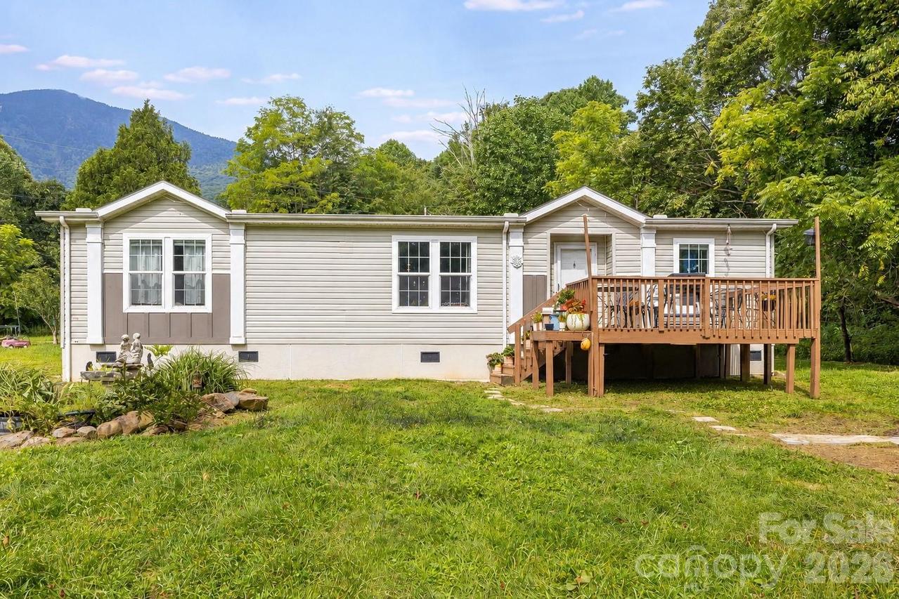 36 Woodrat Dr., Burnsville, NC 28714