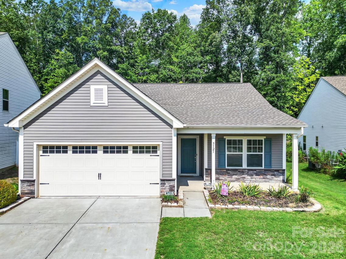 5121 Saddleback Dr., Mount Holly, NC 28120