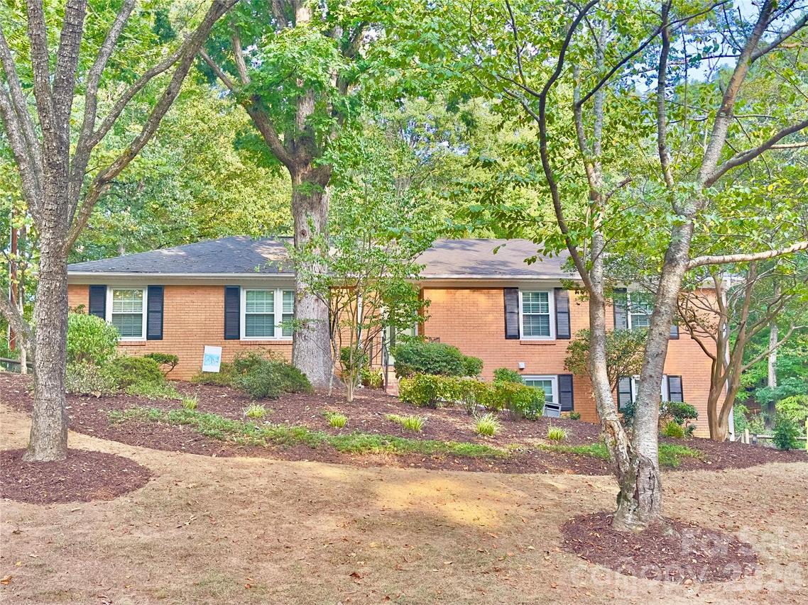 1814 Summerhill Dr., Charlotte, NC 28212