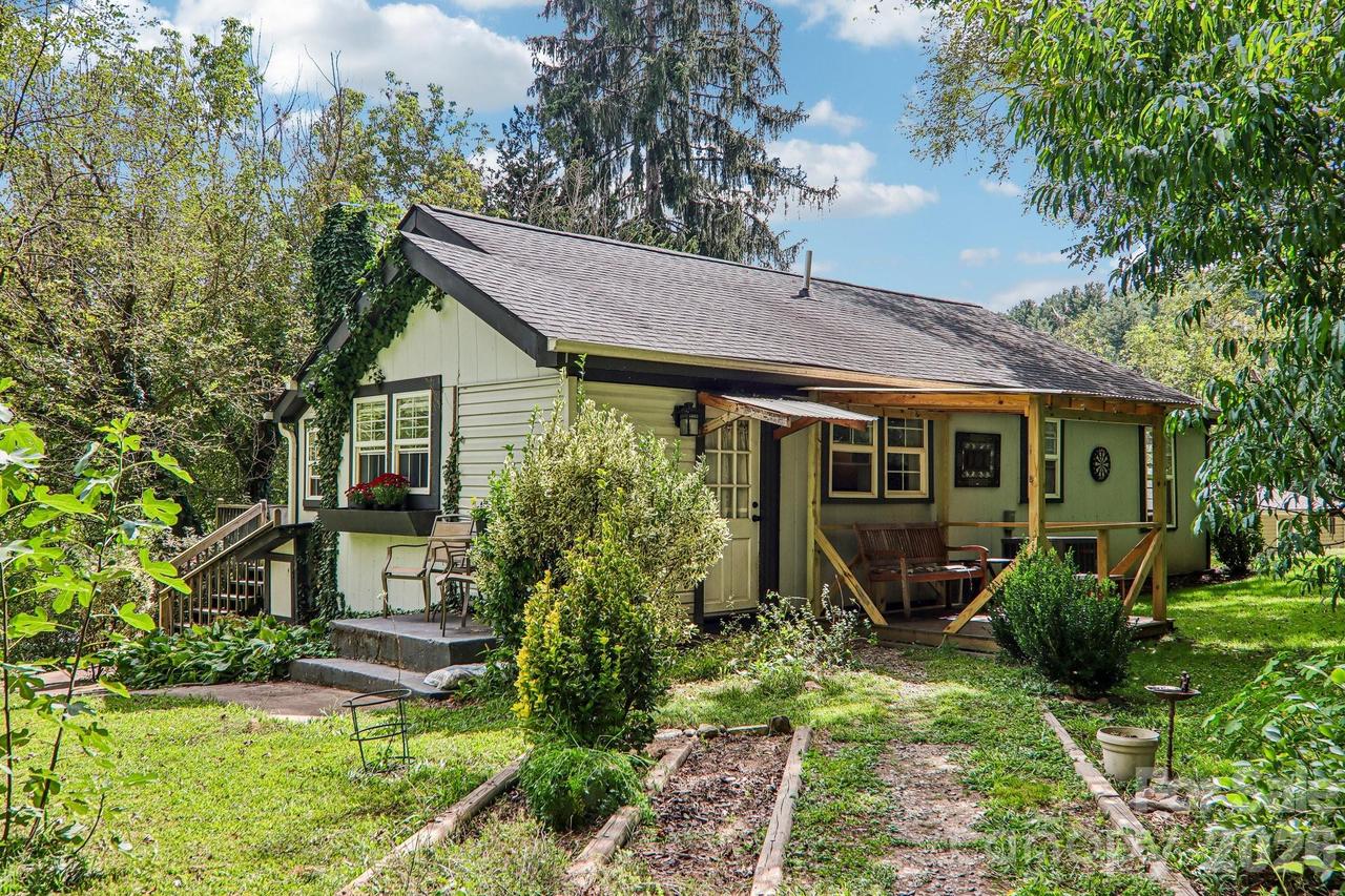 418 Sharptown Rd., Canton, NC 28716