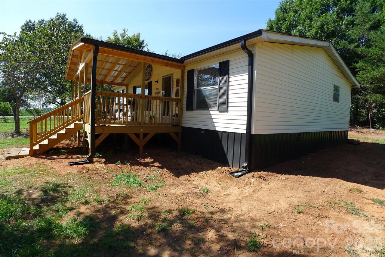 2005 Monico Ln. #2, Yadkinville, NC 27055