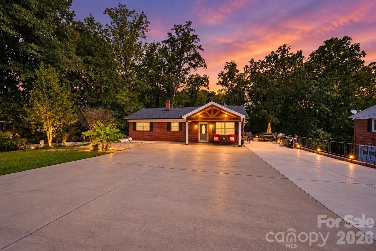 100 30th Ave., Hickory, NC 28601