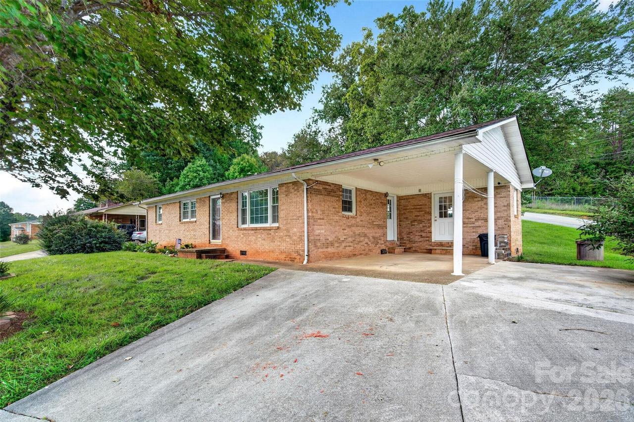 2406 Nix Creek Rd., Marion, NC 28752