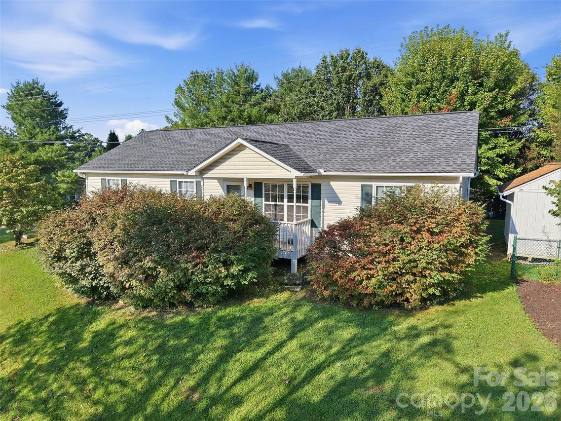 11 Brant Ln., Weaverville, NC 28787