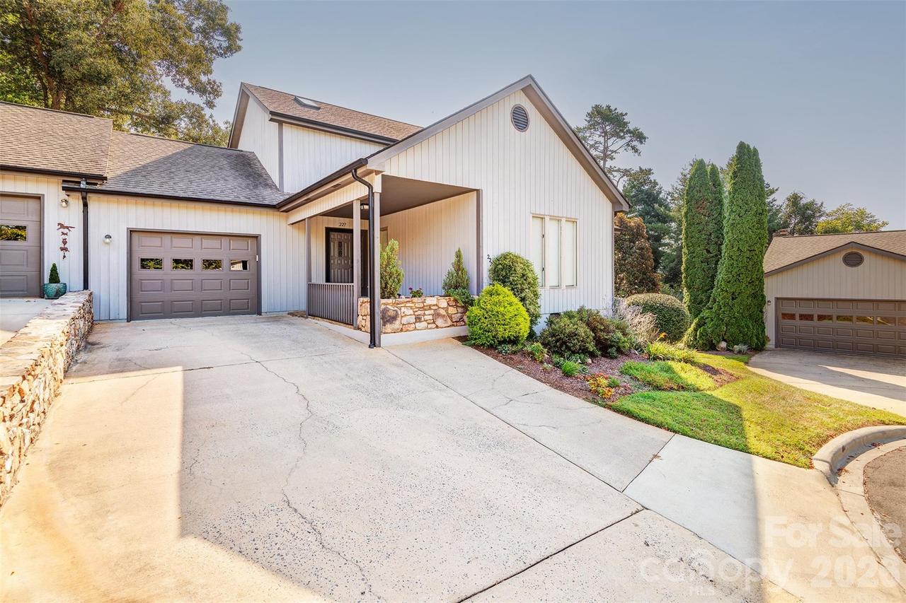 227 Kyfields Rd., Weaverville, NC 28787