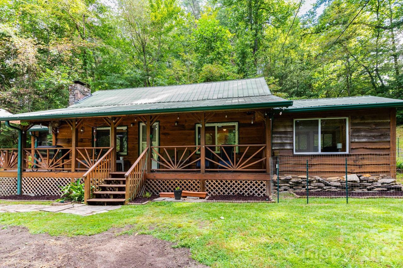 3387 Union Hill Rd., Whittier, NC 28789