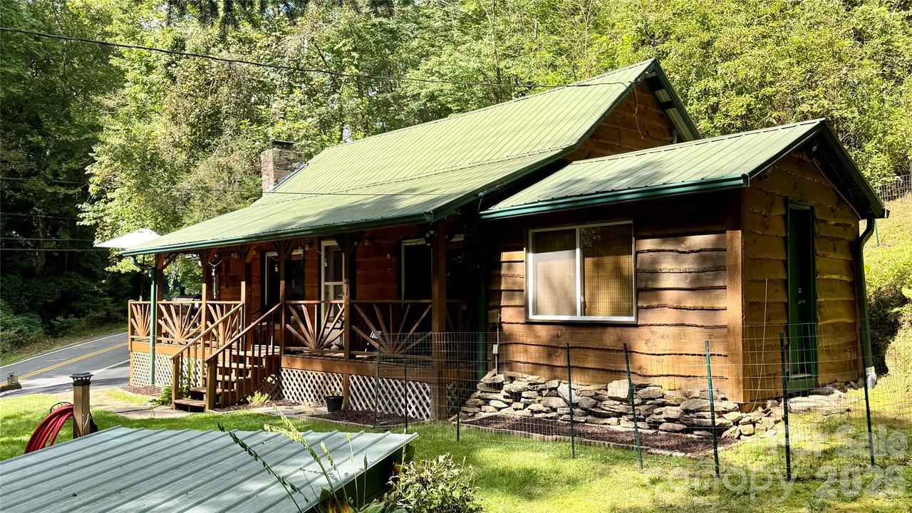 3387 Union Hill Rd., Whittier, NC 28789