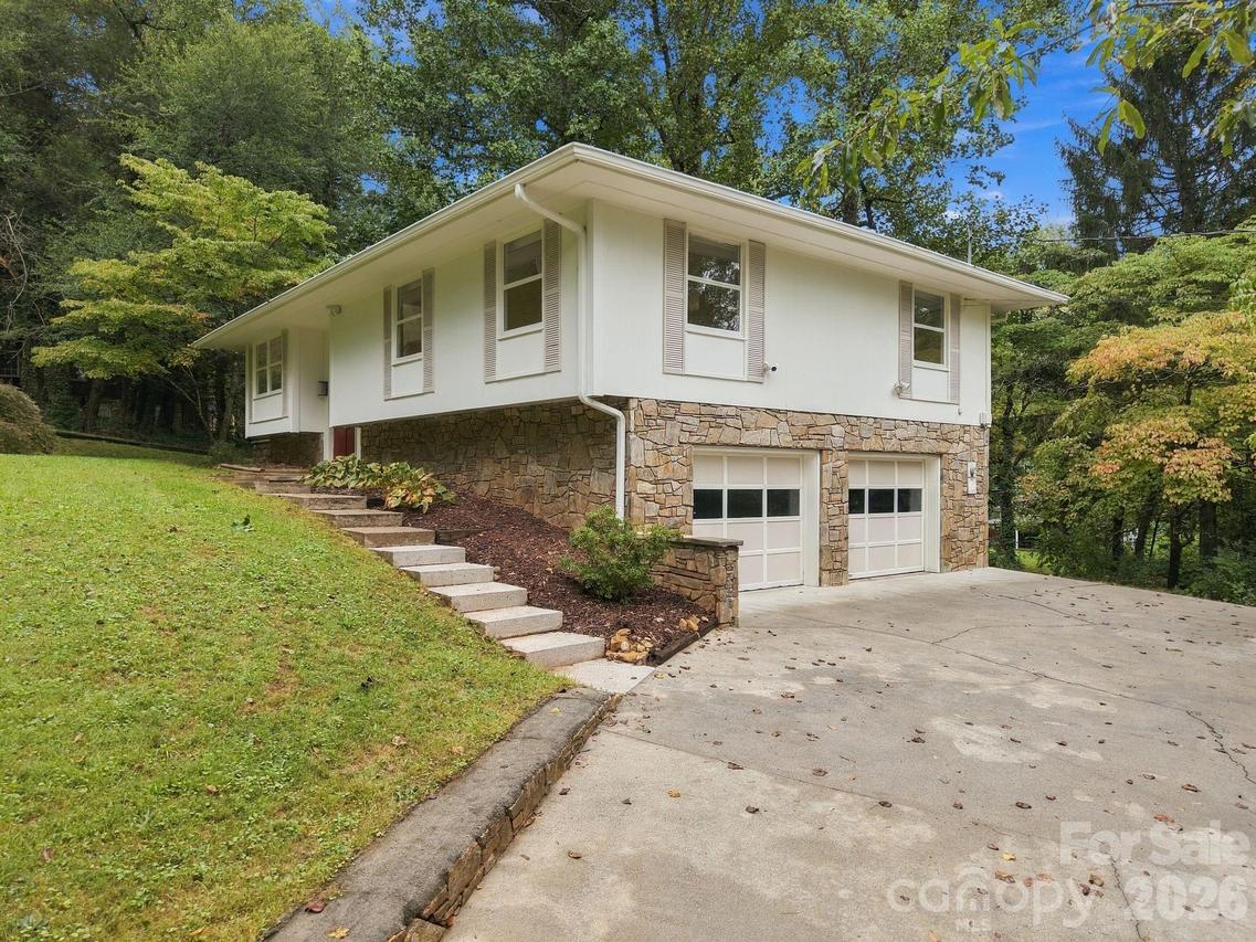 104 Disosway St., Black Mountain, NC 28711