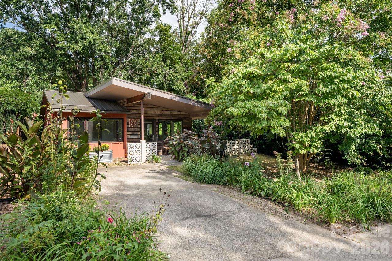 82 Mount Clare Ave., Asheville, NC 28801