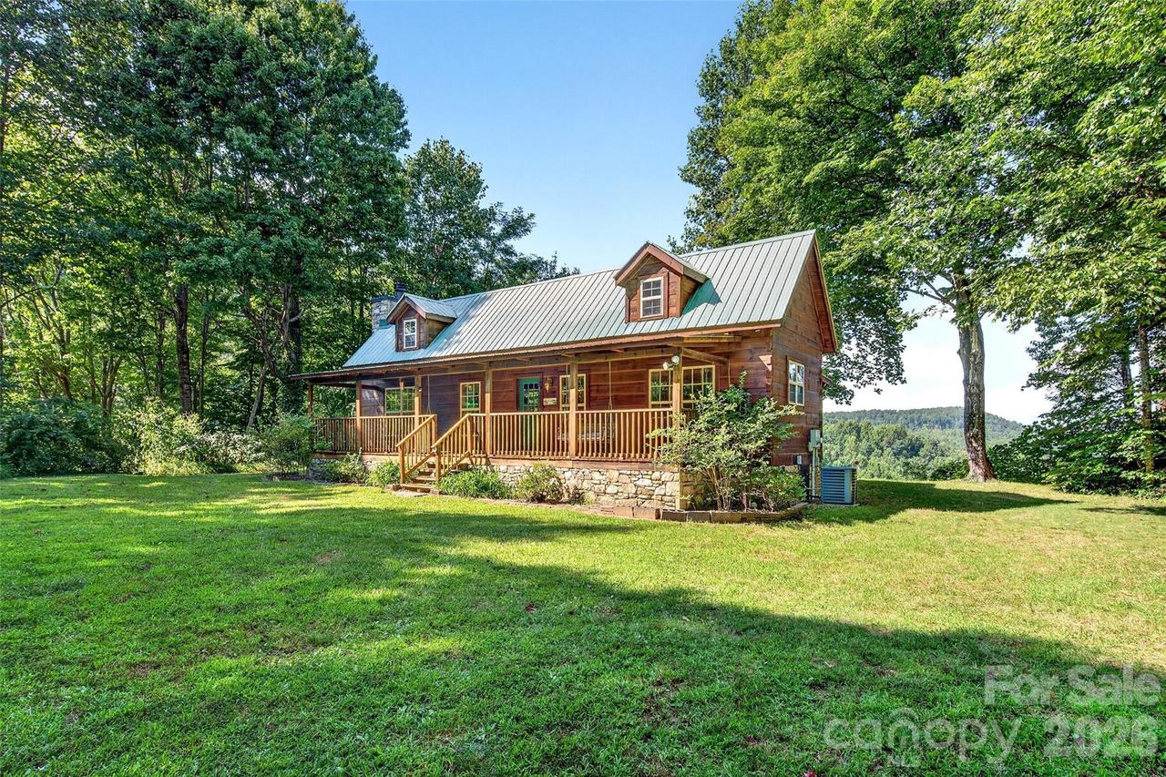 10 Camp Elliott Rd., Black Mountain, NC 28711