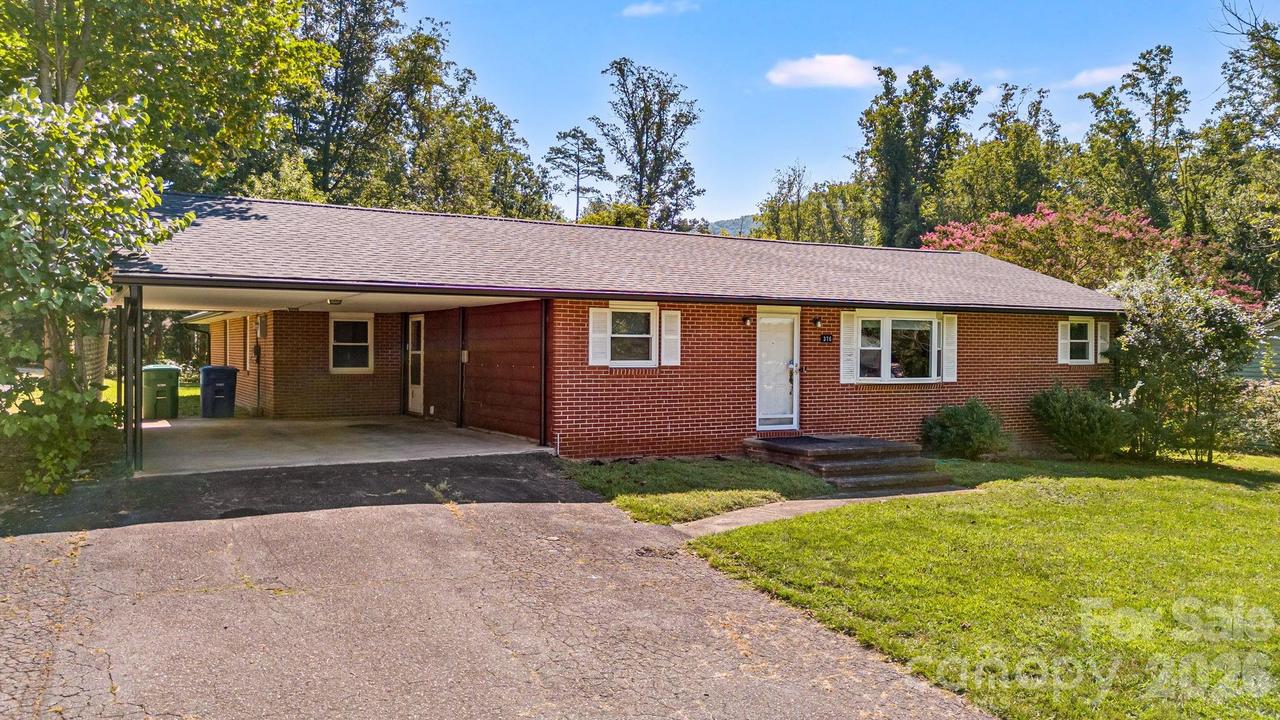 376 School Rd., Asheville, NC 28803