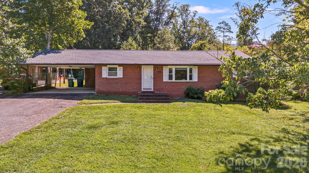 376 School Rd., Asheville, NC 28803