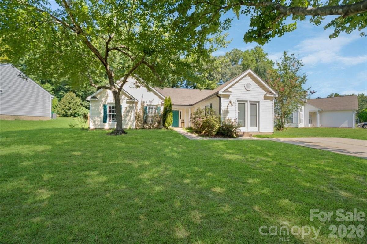 9828 Northwoods Forest Dr., Charlotte, NC 28214
