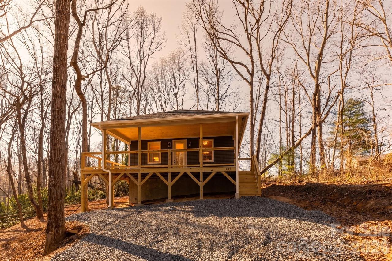 137 E Arbutus Tr., Hendersonville, NC 28792
