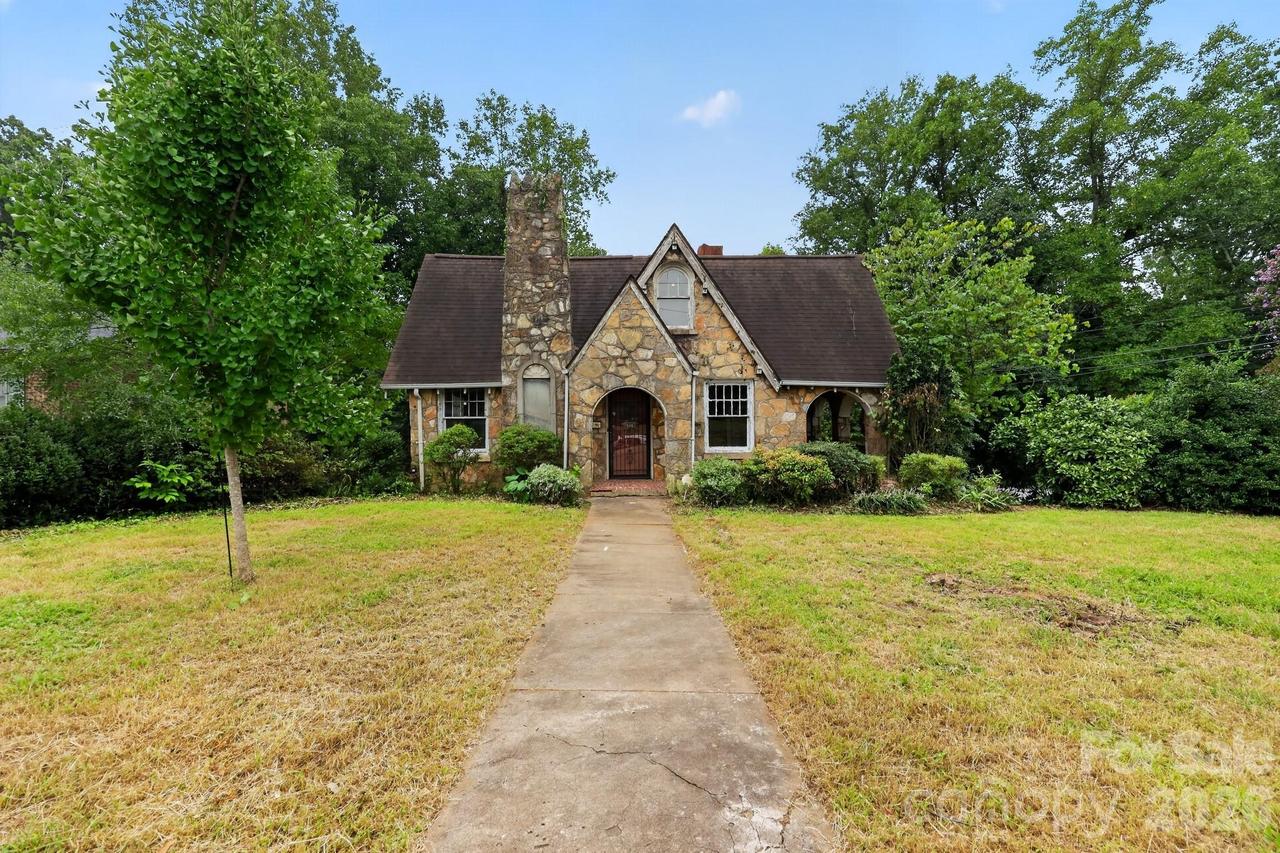 506 5th Ave., Hickory, NC 28602