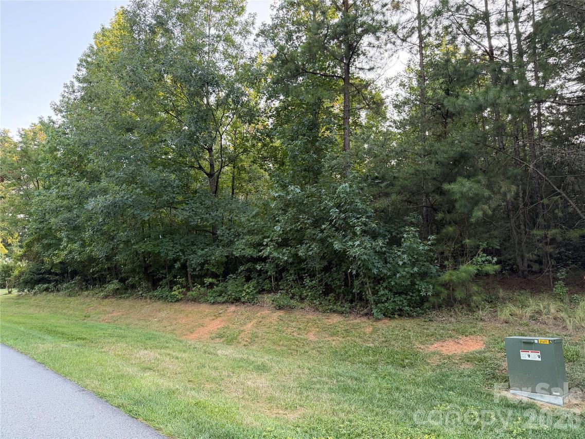 144 Heron Bay Dr., New London, NC 28127