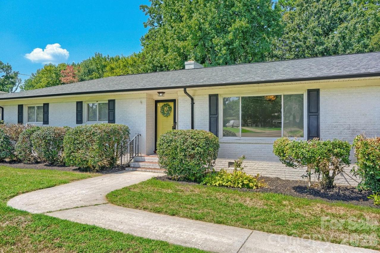 6607 Indian Ln., Charlotte, NC 28213