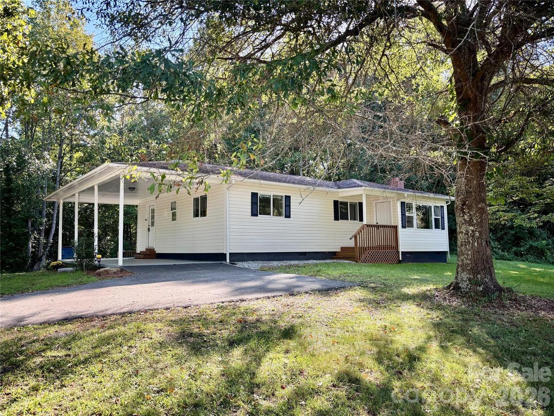 6622 Mountain Grove Rd., Hickory, NC 28602