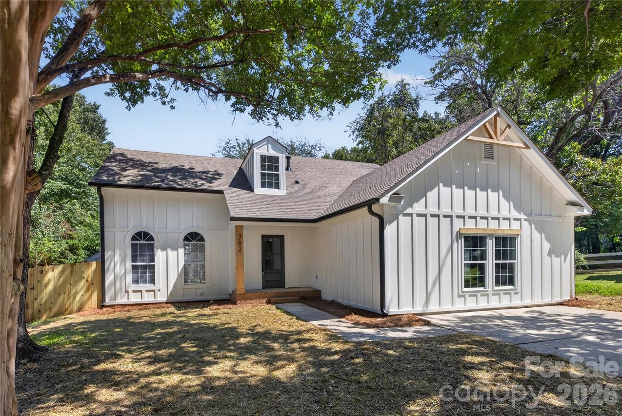 702 Foxborough Rd., Charlotte, NC 28213