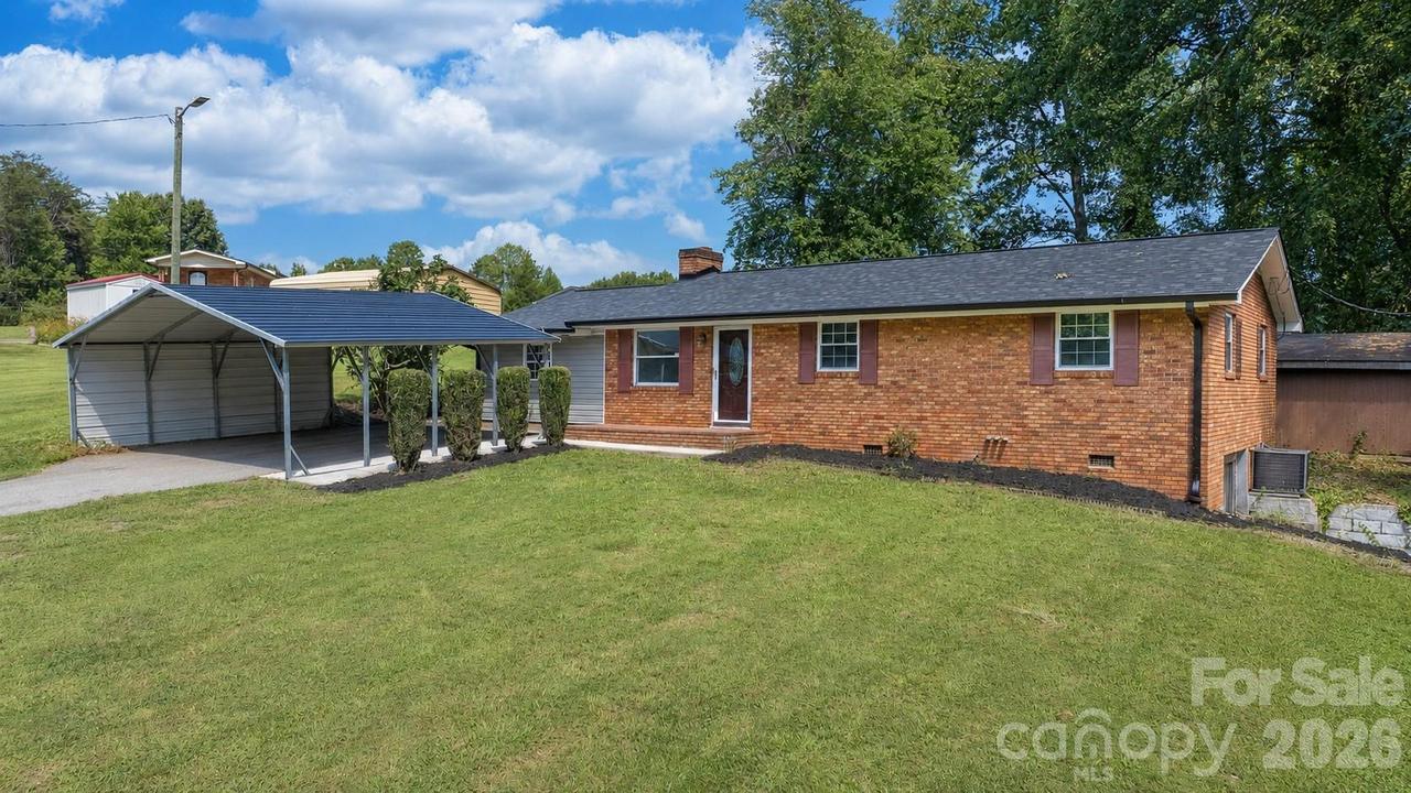 2823 39th Ave., Hickory, NC 28601