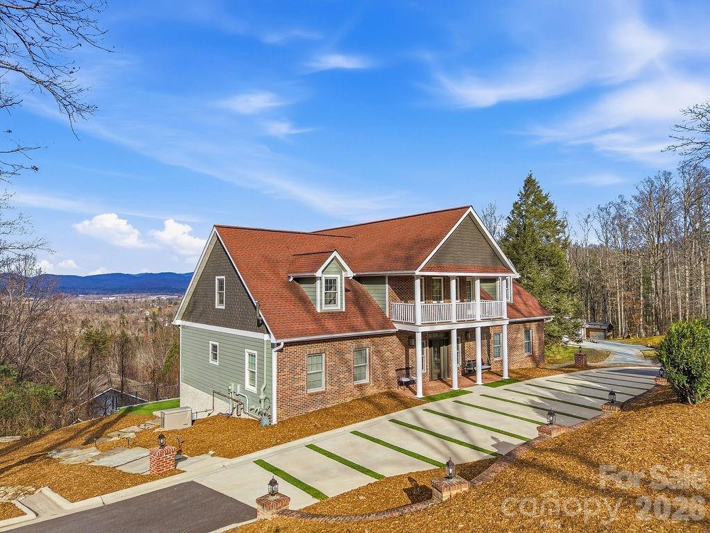 38 Sweetwater Oaks Dr., Fletcher, NC 28732