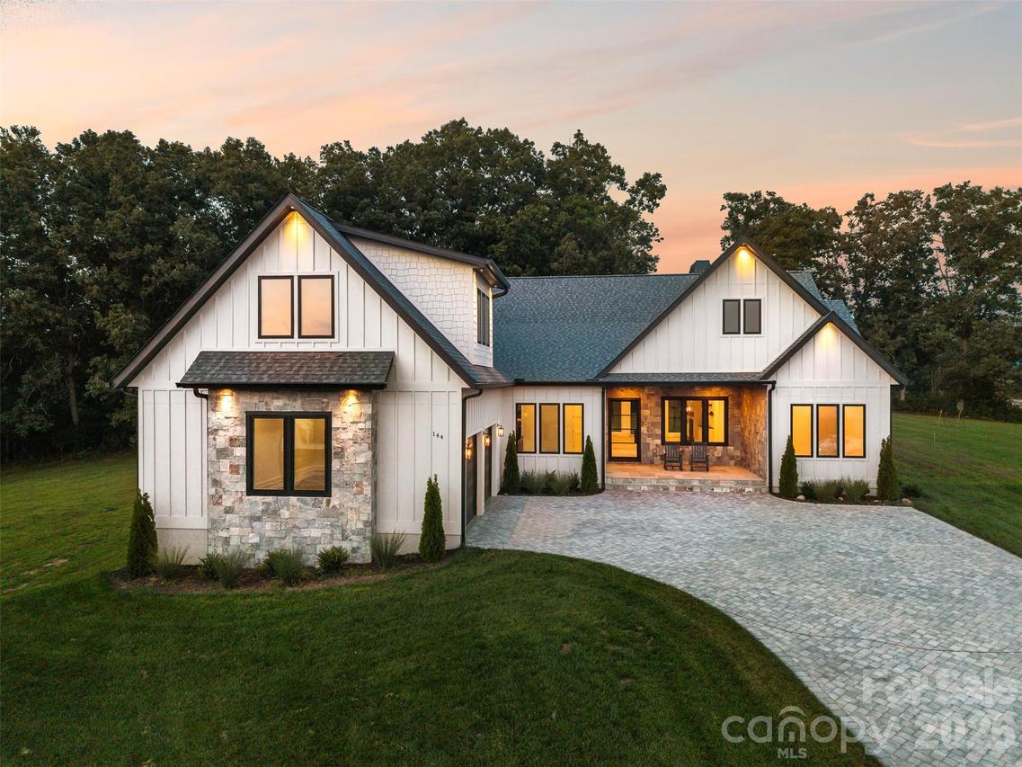 144 Golden Pasture Dr., Fletcher, NC 28732