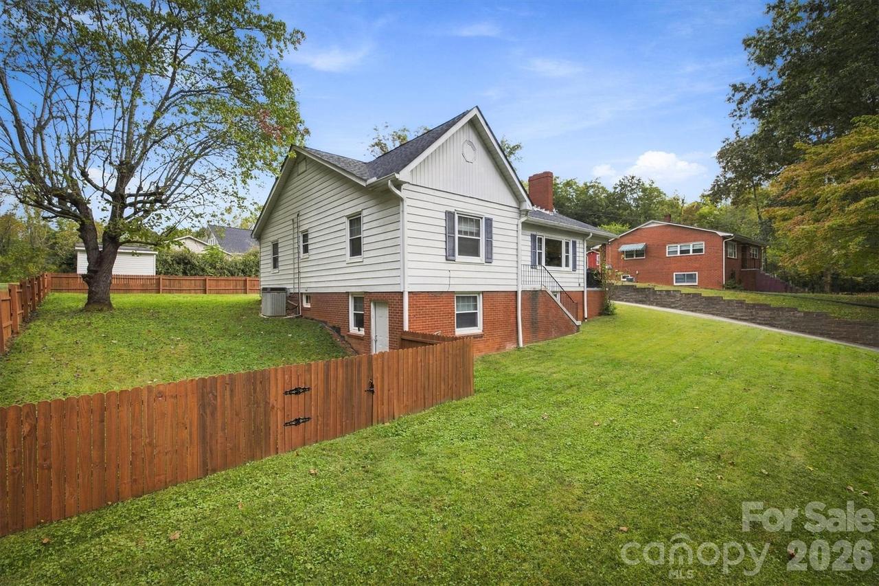 214 Morehead St., Morganton, NC 28655