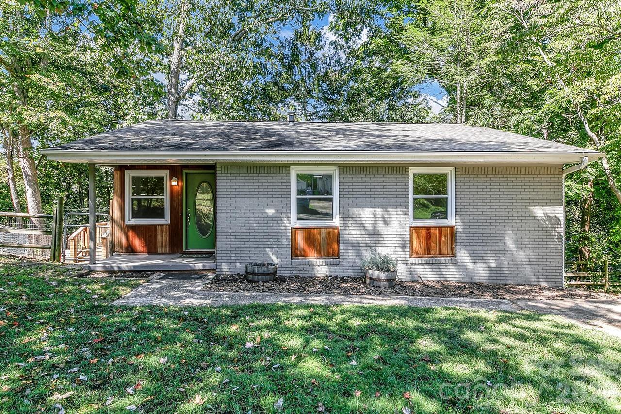 16 Merlin Way, Asheville, NC 28806