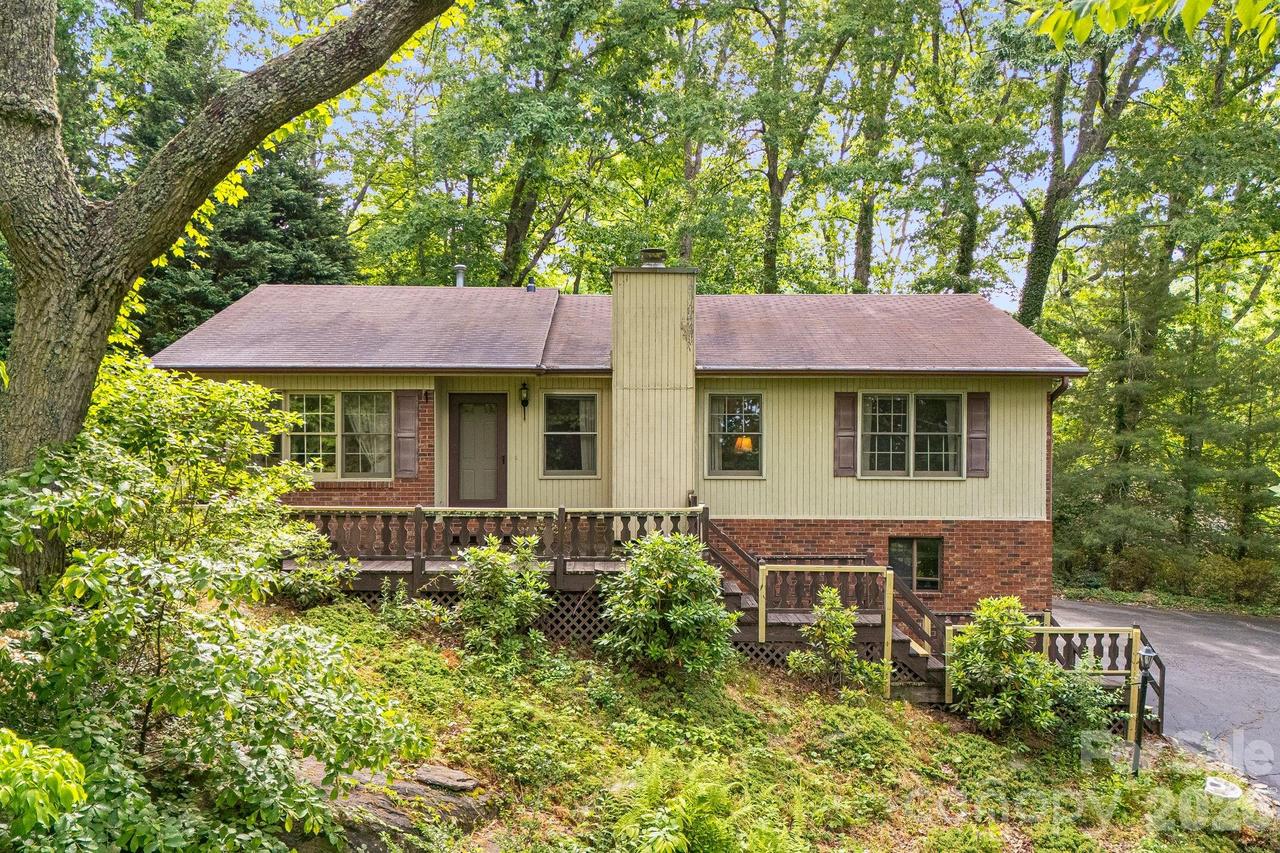 636 Goldview Dr., Hendersonville, NC 28791
