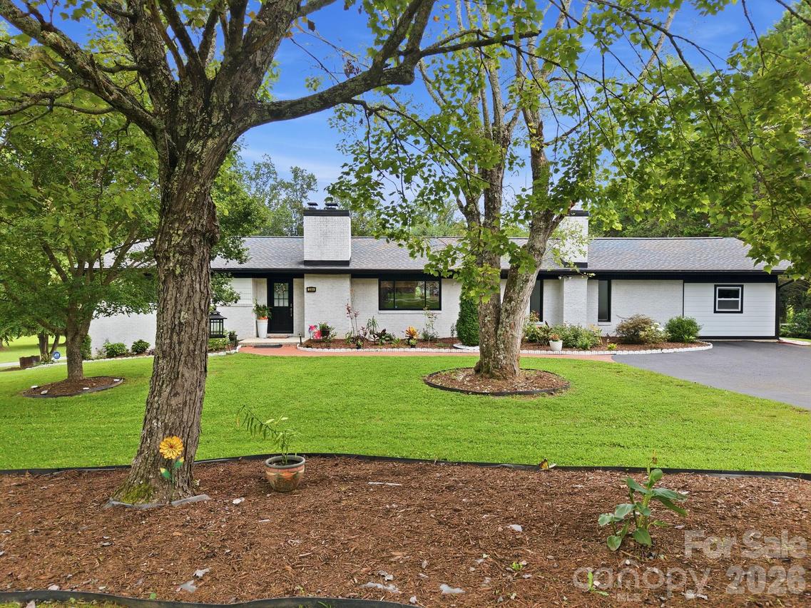 364 Pace Rd., Hendersonville, NC 28792