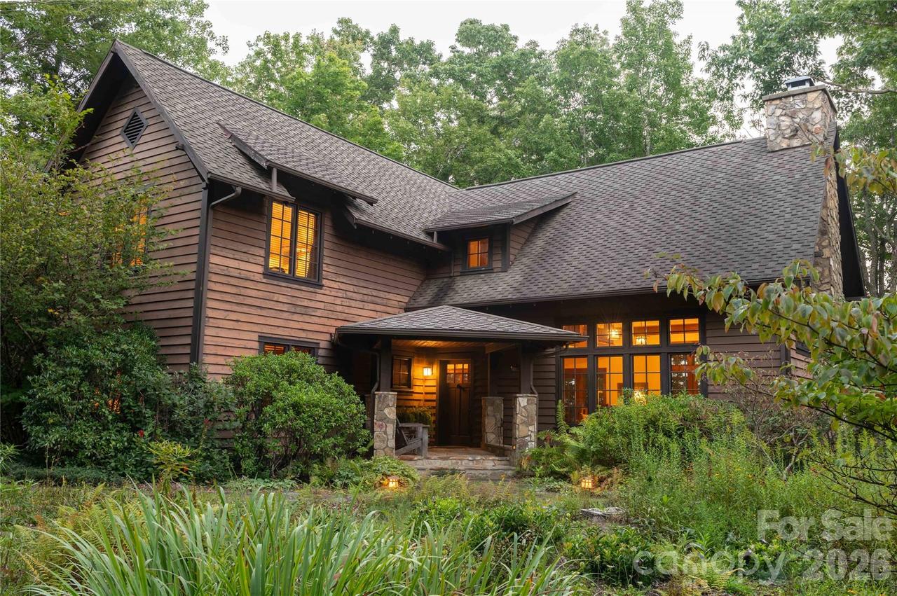 86 Forest Ridge Rd., Burnsville, NC 28714