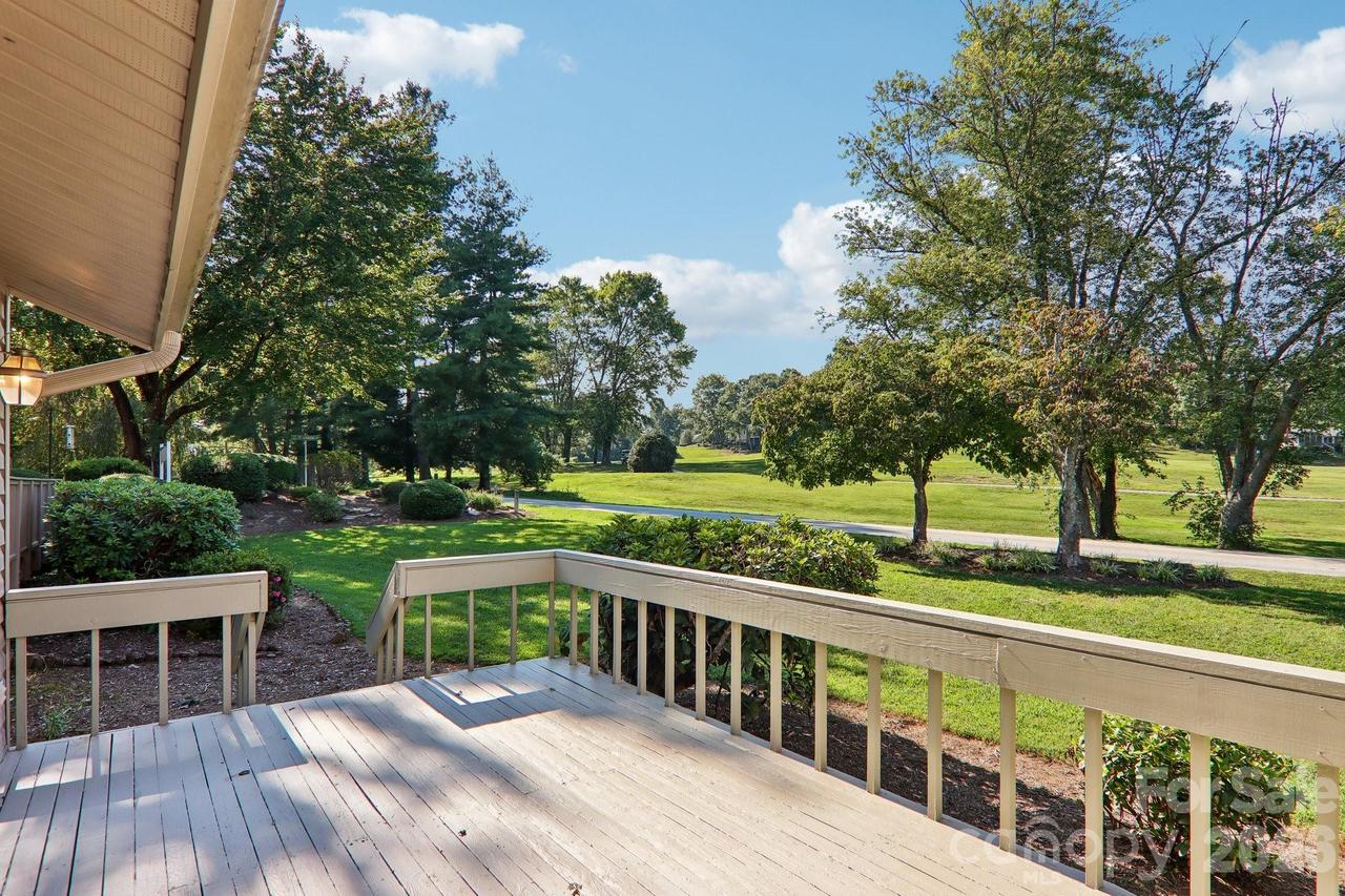 18 Foxmoor Ct., Etowah, NC 28729
