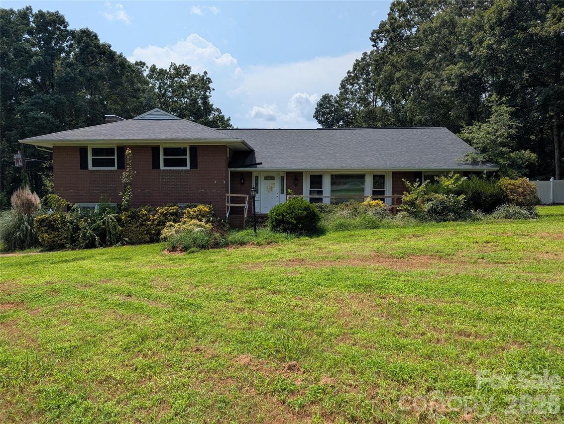 220 Augusta Dr., Statesville, NC 28625
