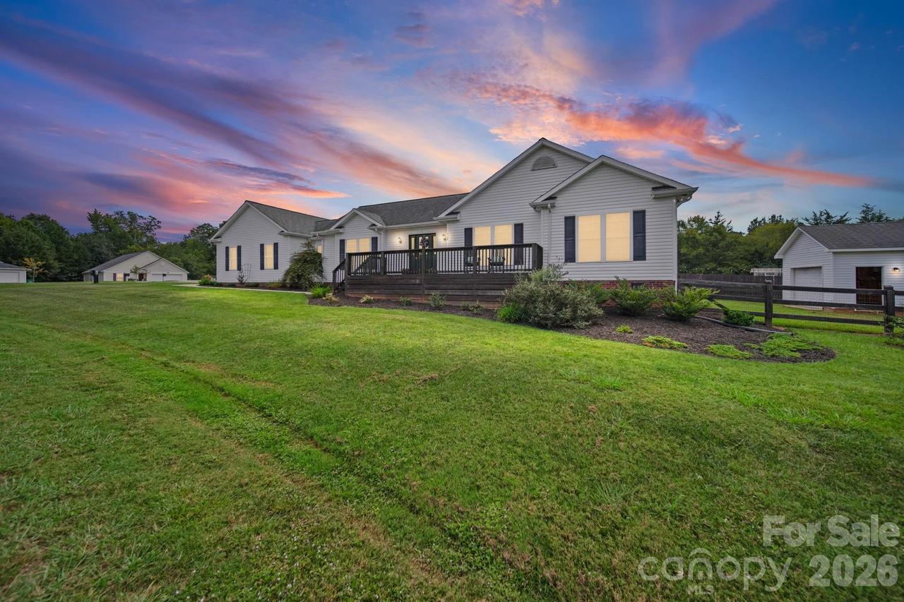 708 Paint Cir., Oakboro, NC 28129