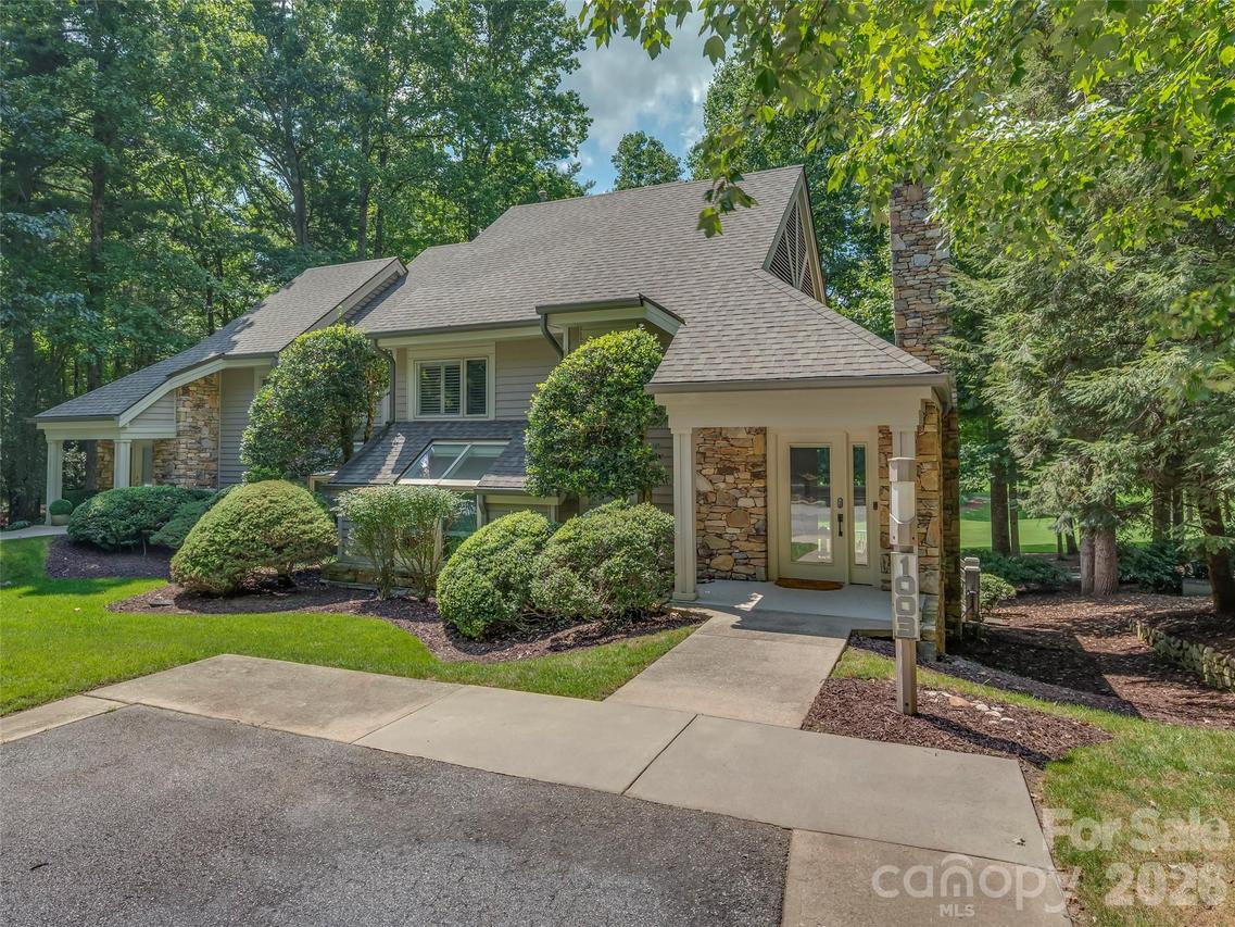 1003 Indian Cave Rd., Hendersonville, NC 28739