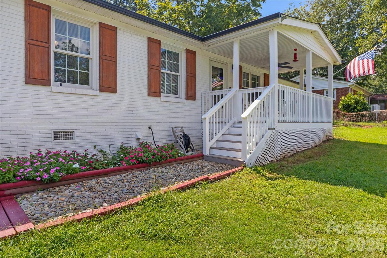 3601 Chapelwood Dr., Gastonia, NC 28052
