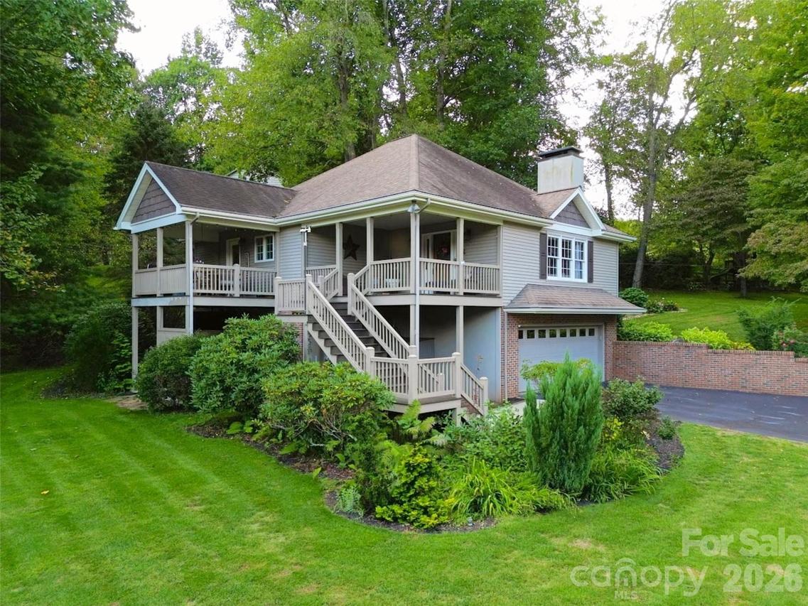 105 Deer Glade Ln., Waynesville, NC 28786